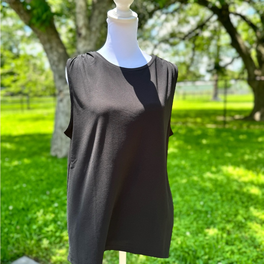 Black Sleeveless Women's Top Size M